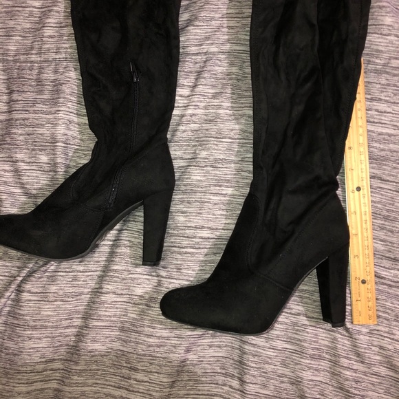 Thigh high heeled boots 👢 - Picture 3 of 4